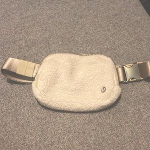 Lululemon 1L Fleece Belt Bag